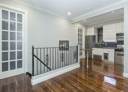 West 52 Street - Photo 1