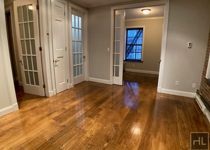 West 52 Street - Photo 1