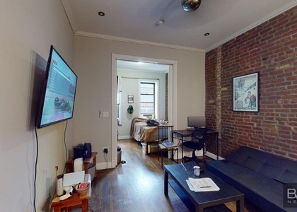 Avenue B - Photo 1