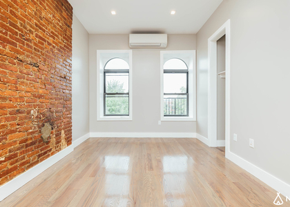 195 Menahan Street - Photo 1