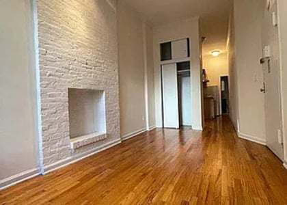 East 89th Street between 1st a - Photo 1