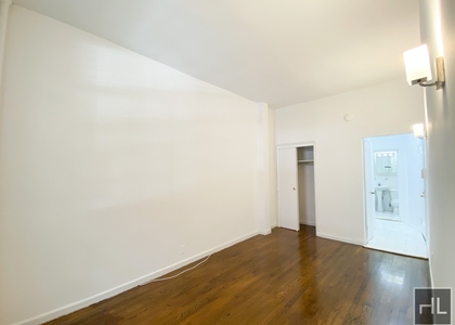 East 89 - Photo 1