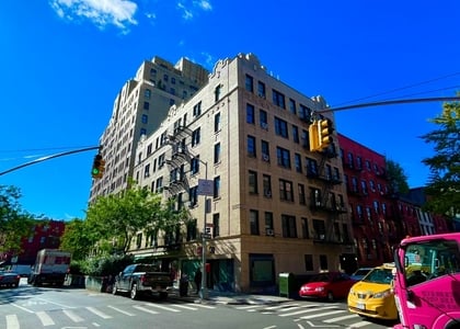 218 West 10th Street - Photo 1