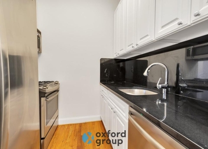 Third Avenue - Photo 1