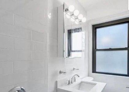 East 56 Street - Photo 1
