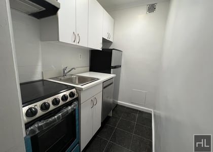 West 73 Street - Photo 1