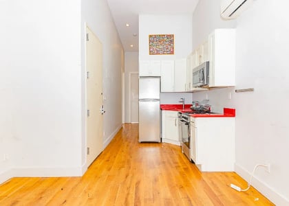184 Suydam St - Photo 1