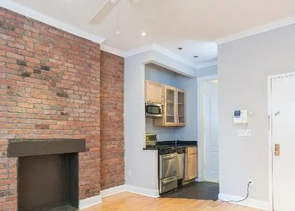Avenue B - Photo 1