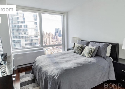 West 42nd Street - Photo 1