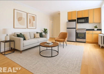 W 13th St - Photo 1