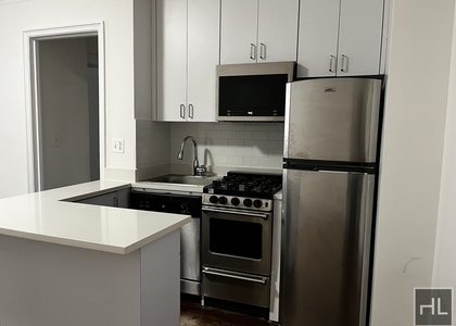 East 46 Street - Photo 1