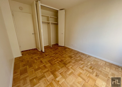 East 49 Street - Photo 1