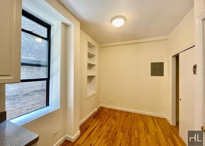West 45 Street - Photo 1