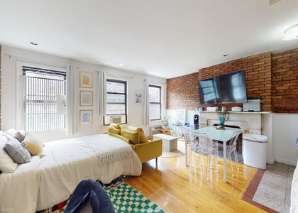 92 Third avenue - Photo 1
