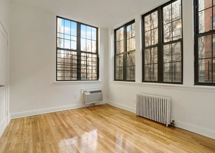 275 West 22nd Street - Photo 1