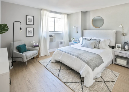 1st Avenue - Photo 1