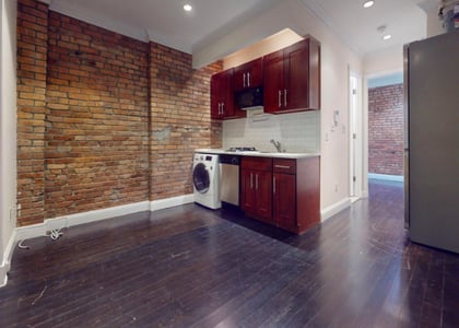 610 East 9th Street - Photo 1