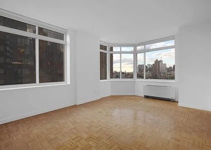 West 42nd Street - Photo 1
