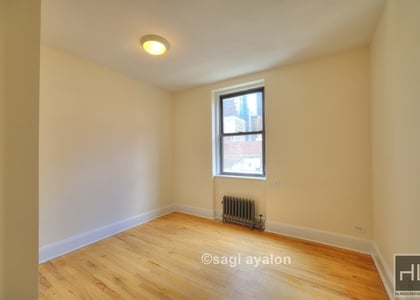 West 45 Street - Photo 1