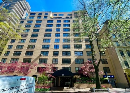 East 49th Street - Photo 1