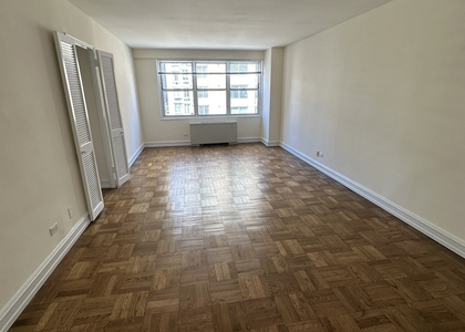 8th Avenue - Photo 1
