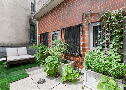 Essex Street - Photo 1