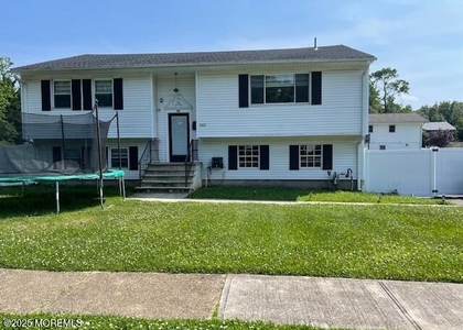 1202 Thomas Avenue - Photo 1