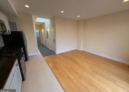 532 8th Street Se - Photo 1