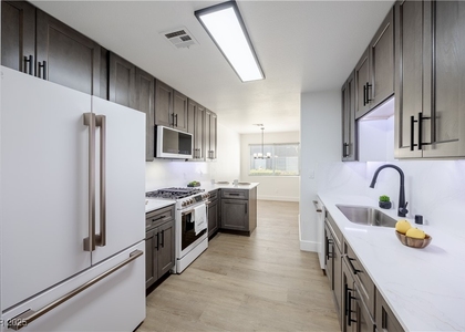 540 W Horizon Ridge Parkway - Photo 1