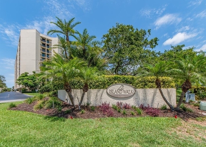 690 Island Way - Photo 1