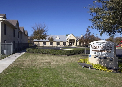 910 North Frio Street - Photo 1