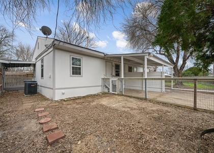 901 Valdez St - Photo 1