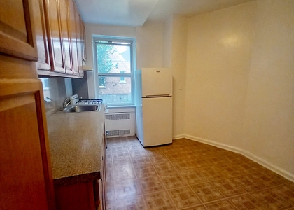 915 East 17th Street - Photo 1