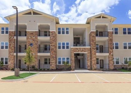 4100 N Parkdale Drive - Photo 1