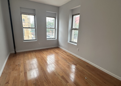 585 Knickerbocker Avenue - Photo 1