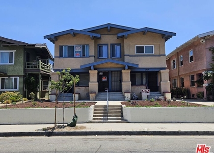 2932 1/2 S Normandie Avenue - Photo 1