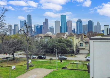 1611 Crockett Street - Photo 1