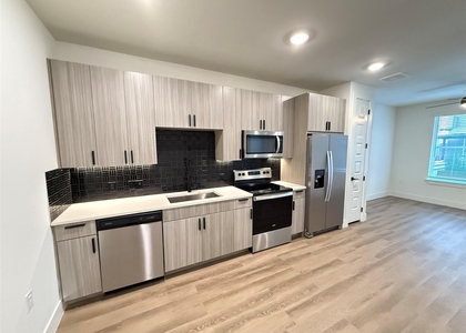 2520 Washington Ave - Photo 1