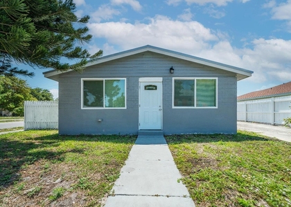 602 Nw 1st Street - Photo 1