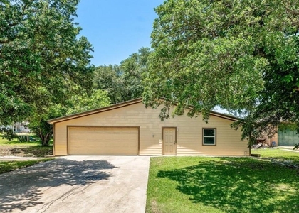 121 W Lakeview Drive - Photo 1