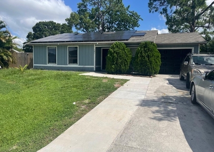 581 Nw Cornell Avenue - Photo 1