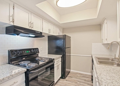 1212 Hampshire Ln - Photo 1