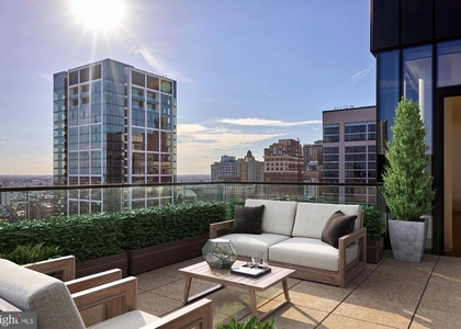 1134 Sansom Street - Photo 1