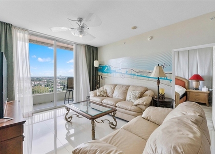 625 Casa Loma Boulevard - Photo 1