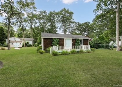 61 Squires Avenue - Photo 1