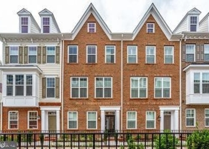 612 Totten Place Ne - Photo 1