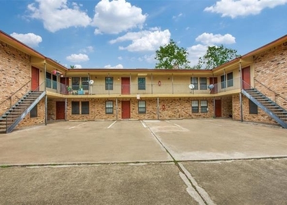 1108 N Elm Street - Photo 1