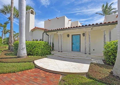 1021 10th Street W - Photo 1