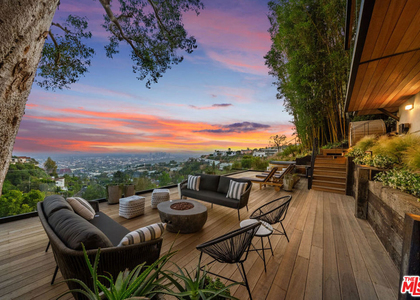 8800 Hollywood Boulevard - Photo 1