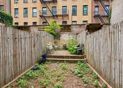 539 E 6th St - Photo 1